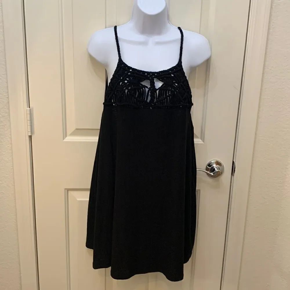 Torrid Size 3 Black Sleeveless Crotchet Front Tank Top Button Keyhole Back Used